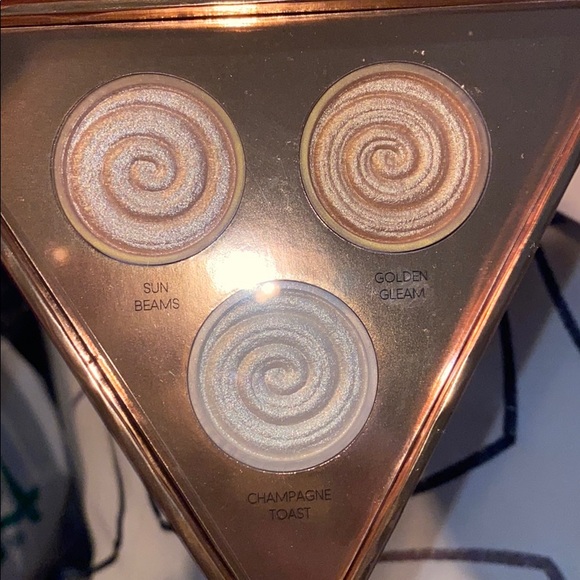 - NWT Laura Geller dripping in gold illumination - Picture 4 of 4